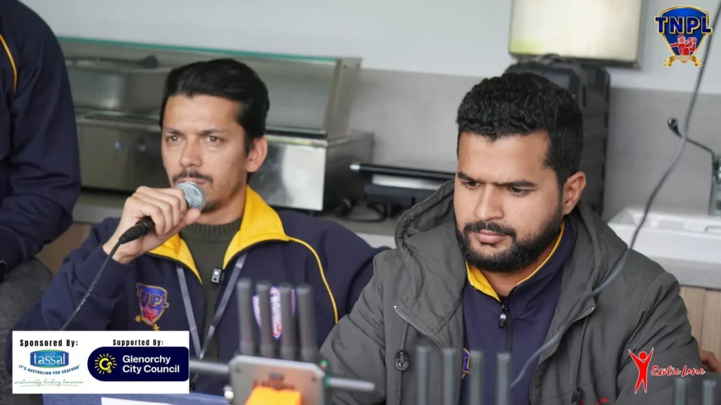 Two commentators calling the match live into a microphone